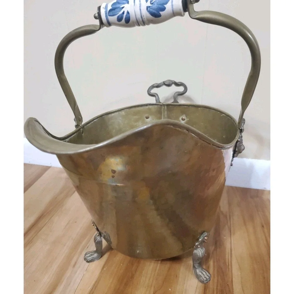 Vintage Brass Coal Scuttle‎ Bucket Lion Head Claw Feet Ceramic Handle